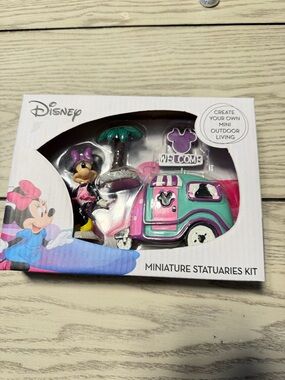 Disney Minnie Mouse Pink & Teal Mini Playset with Caravan